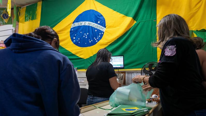 Venda de produtos temáticos da Copa do Mundo nas lojas A Festiva da 506 e 106 da Asa Sul 2026 metropoles