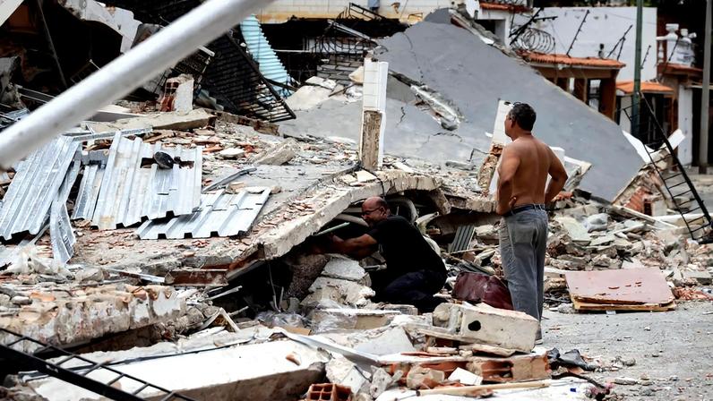 Terremotos de magnitudes 7,2 e 7,5 abalaram a Venezuela na quarta (24). (Foto: Ronald Peña R/EFE)