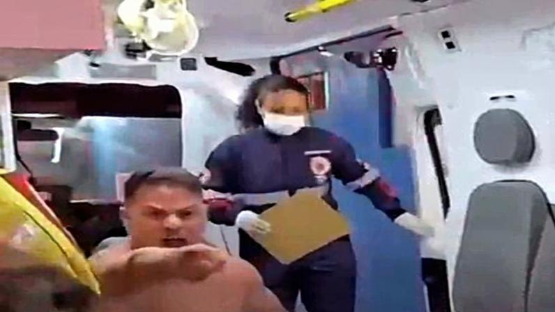 Vereador reage com fúria em ambulância após morte de assessor em UPA