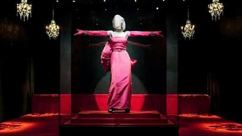Vestido rosa usado por Marilyn em "Os Homens Preferem as Loiras" faz parte da mostra "Marilyn Monroe: Hollywood Icon"