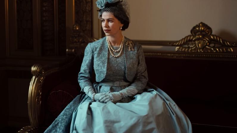 Rainha Elizabeth II em 1960, vestida para o casamento da princesa Margaret e clicada por Cecil Beaton.