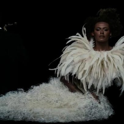Liniker relembra trajetória na capa de junho/julho da Vogue