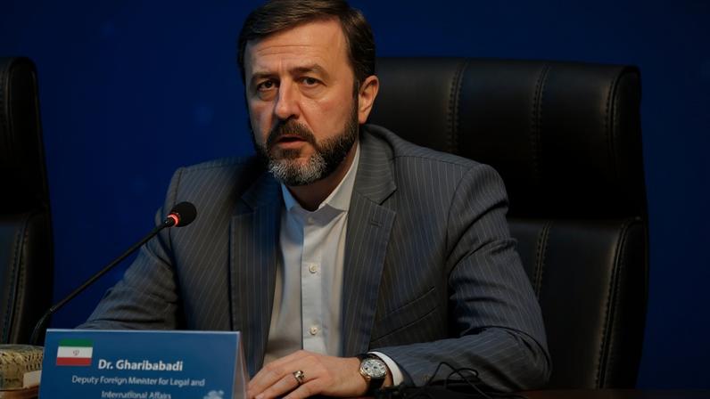 Foto colorida de vice-ministro das Relações Exteriores do Irã, Kazem Gharibabadi - Metrópoles