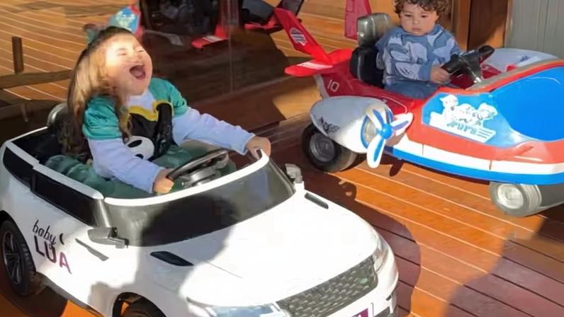 Viih Tube encanta ao mostrar filhos em 'corrida'