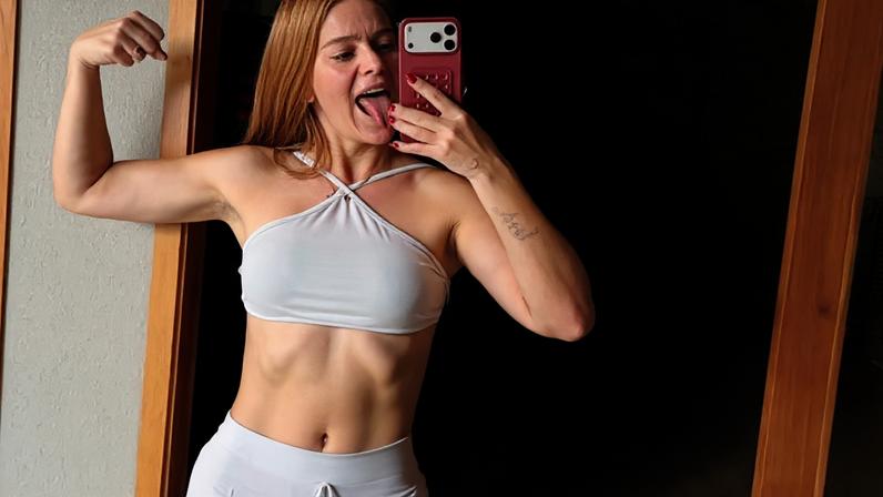 Viih Tube mostra transformação corporal pós-parto