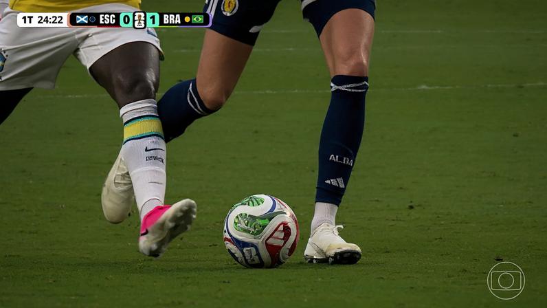 Lance de Vini Jr Vinicius Junior em gol anulado contra a Escócia; segundo PC de Oliveira, gol mal anulado — Foto: Reprodução/TV Globo