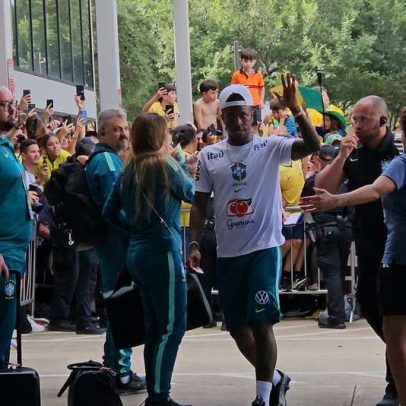 Vini, Endrick e Neymar são ovacionados na chegada da seleção a Houston