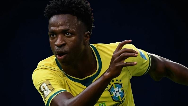 Vini Jr celebra gol em Escócia x Brasil, duelo da Copa do Mundo