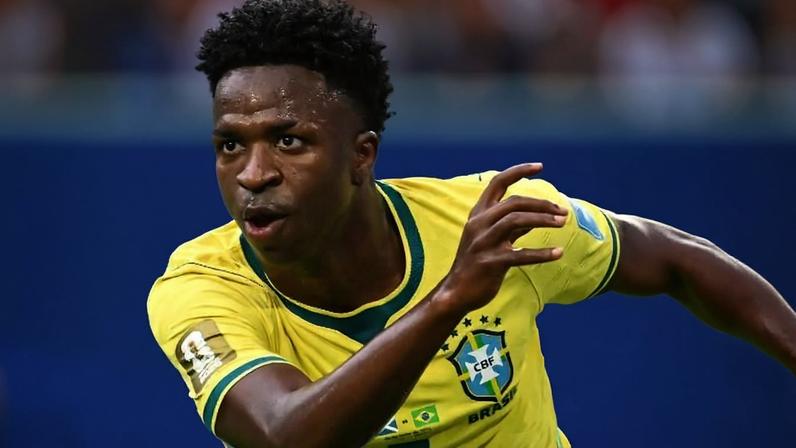 Vini Jr celebra gol em Escócia x Brasil, duelo da Copa do Mundo