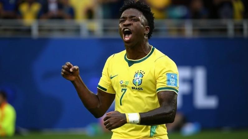 Vini Jr comemora gol do Brasil sobre a Escócia em duelo da Copa do Mundo