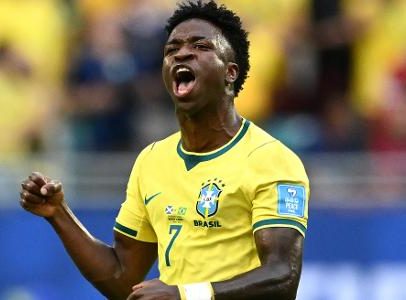 Vini faz na Copa o que grandes craques fazem, diz Arnaldo Ribeiro