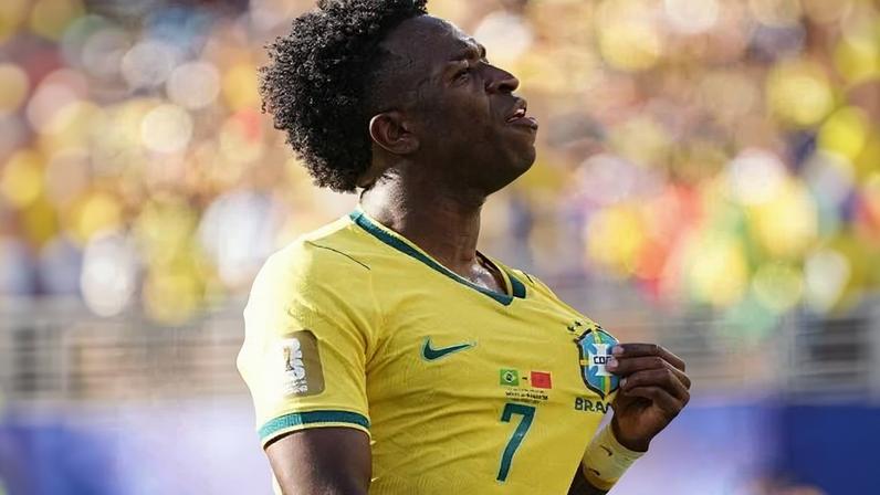 Vini Jr comemora gol do Brasil sobre Marrocos em jogo da Copa do Mundo