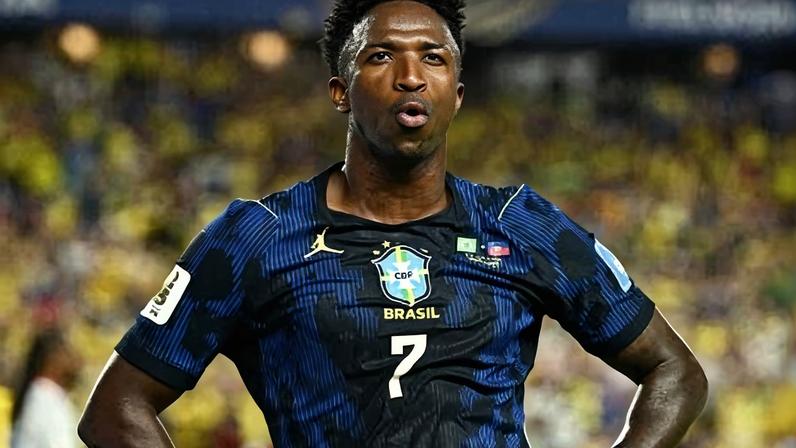 Vini Jr comemora gol do Brasil sobre o Haiti em partida da Copa do Mundo