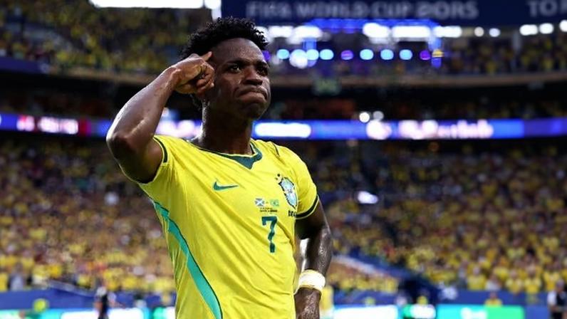 Vini Jr comemorando gol contra a Escócia na Copa do Mundo