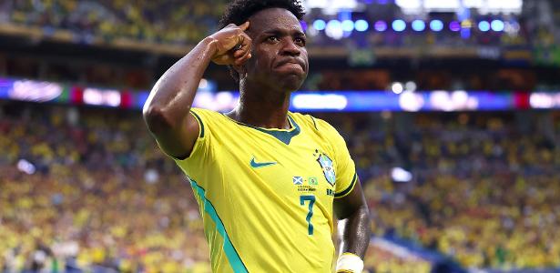 Vinícius Júnior comemorando gol contra a Escócia na Copa do Mundo