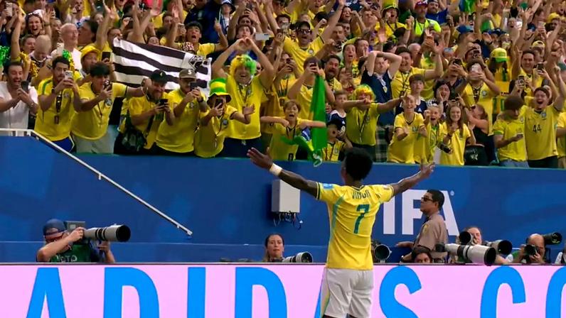 Vini Jr comemora gol contra a Escócia na Copa do Mundo