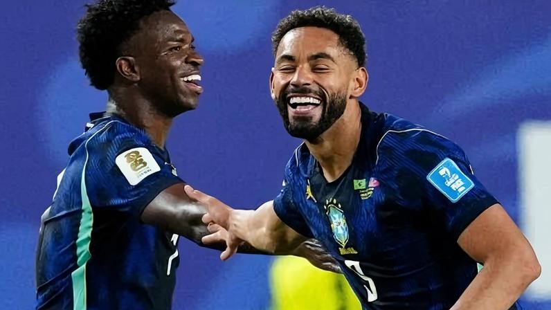 Vini Jr e Matheus Cunha celebram gol em Brasil x Haiti, jogo da Copa do Mundo