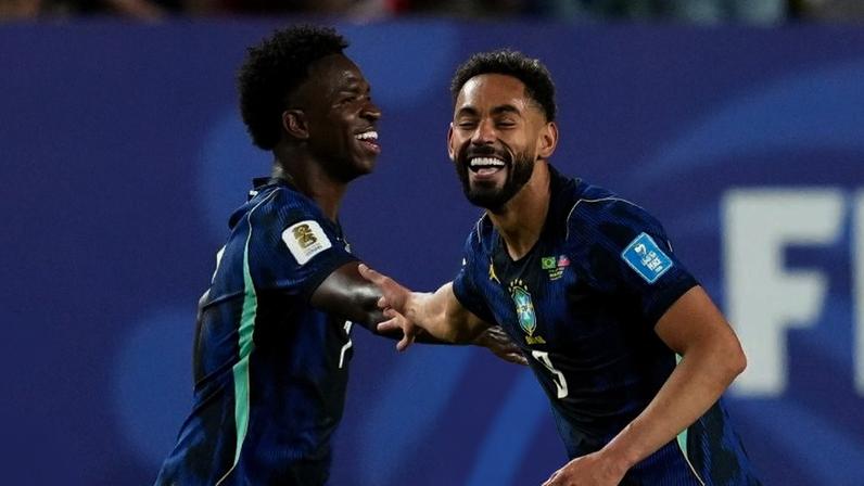 Vini Jr e Matheus Cunha celebram gol em Brasil x Haiti, jogo da Copa do Mundo