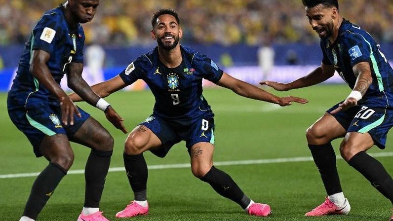 Vini Jr., Matheus Cunha e Paquetá comemoram gol contra o Haiti