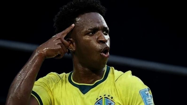 Vini Jr. na partida entre Brasil e Escócia pela Copa do Mundo
