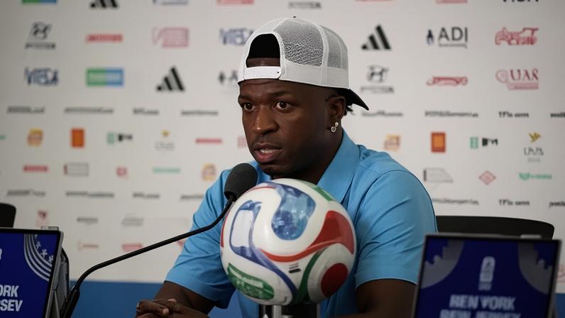 Vini Júnior em entrevista pela Seleção Brasileira