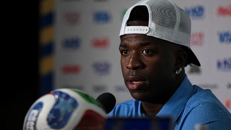 Vinicius Jr. participa de coletiva de imprensa antes da estreia do Brasil na Copa do Mundo