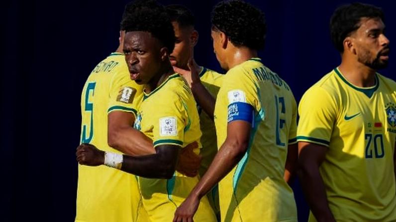 Vinicius Junior comemora gol durante Brasil x Marrocos pela Copa do Mundo