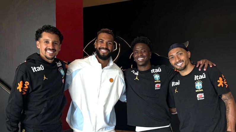 Choupo-Moting posou para foto com Marquinhos e Neymar no CT da Seleção — Foto: Reprodução/Instagram
