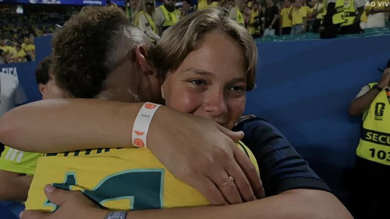 Neymar ao lado de Bruna Biancardi e as filhas Mavie e Mel, além do amigo Jota Amâncio