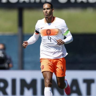 Van Dijk lamenta corte de zagueiro: um dos melhores da Premier League