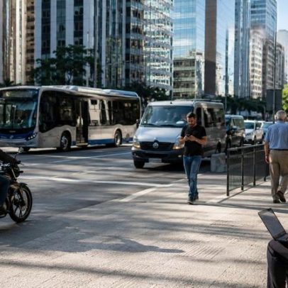 Volume de serviços cresce 1,2% em abril e acumula 2,2% no ano