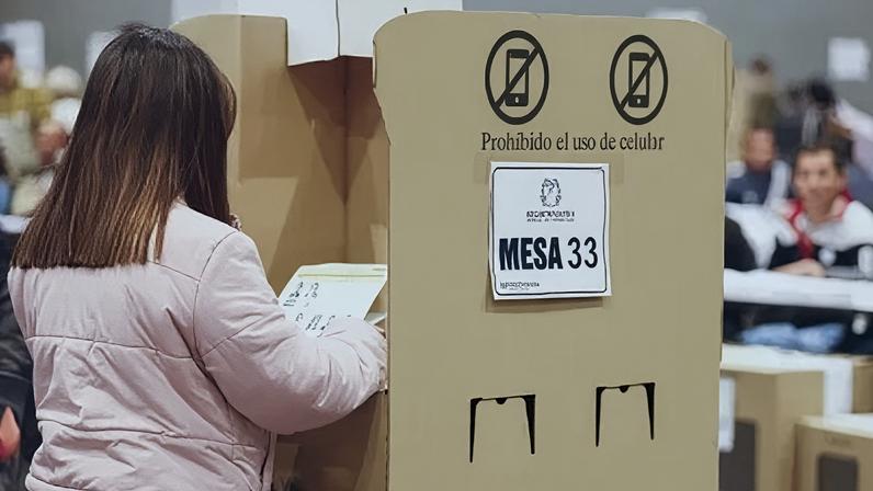 Colombianos votaram no complexo de eventos Corferias, o maior centro de votação do país, durante as eleições para o Congresso de 2026, em 8 de março de 2026, em Bogotá