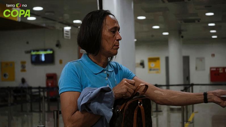 Mãe do goleiro Vozinha viaja para obter visto de entrada nos EUA