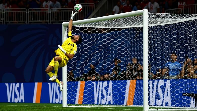 Goleiro Vozinha, de Cabo Verde, em ação contra a Espanha pela Copa do Mundo • FIFA via Getty Images