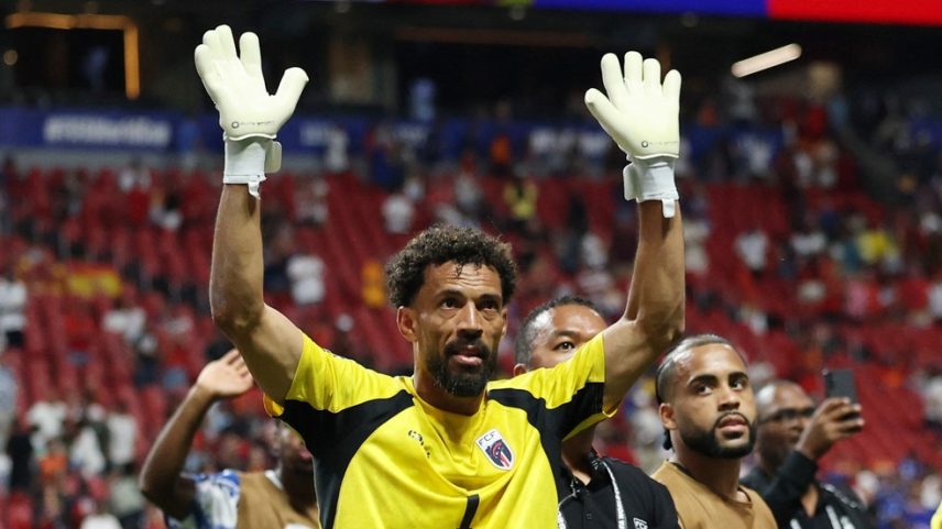 Goleiro Vozinha foi o destaque do empate por 0 a 0, entre Espanha e Cabo Verde — Foto: Reuters