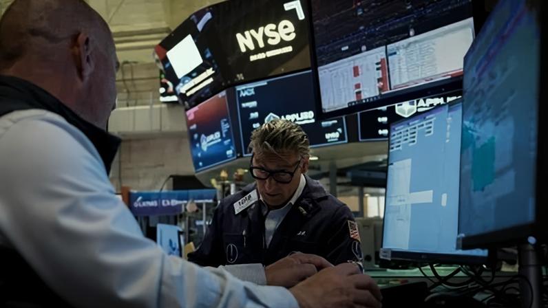 Operadores na bolsa de Nova York em 3 de junho de 2026