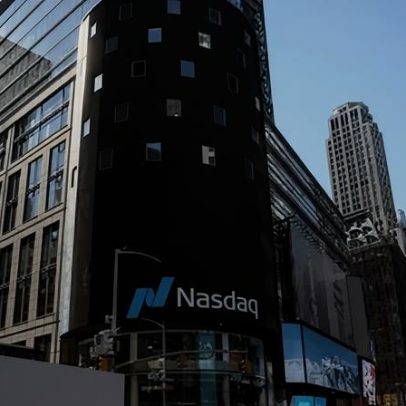 Wall Street opera em queda em ações de big techs