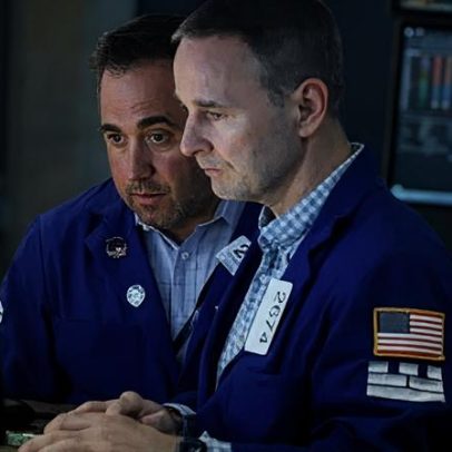 Wall Street opera em alta após EUA e Irã suspenderem ataques