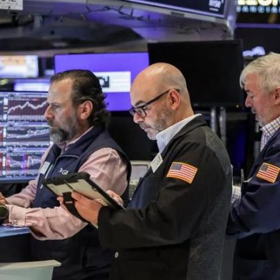S&P 500 avança com IA, alerta sobre concentração de mercado