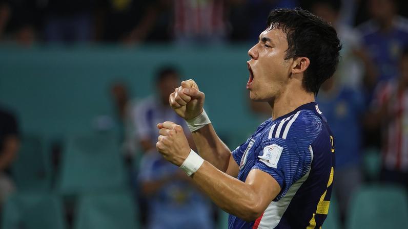 Wataru Endo comemora gol do Japão sobre a Croácia, pela Copa do Mundo — Foto: Reuters