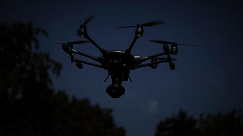 Entenda o que são os "drones suicidas" e como eles são usados em conflitos como o ataque dos EUA ao Irã.