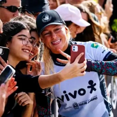 Tati Weston-Webb volta às ondas e celebra maternidade após eliminação em Saquarema