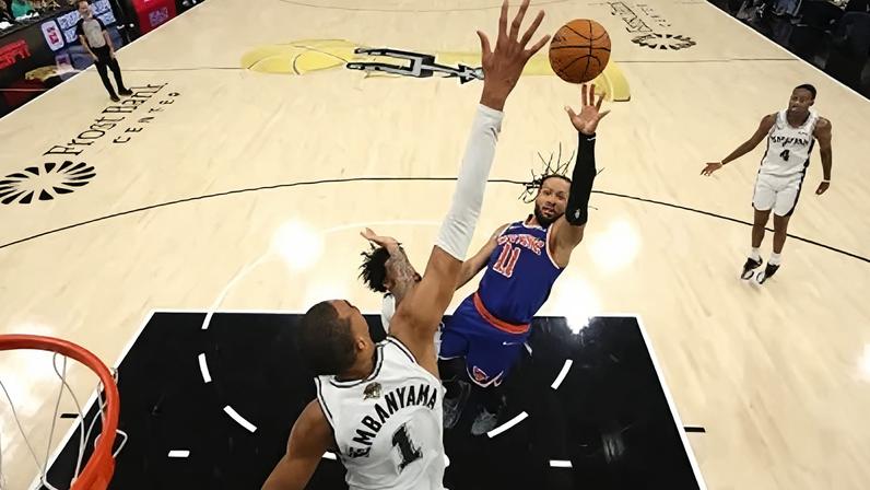Brunson foi decisivo na vitória dos Knicks contra os Spurs