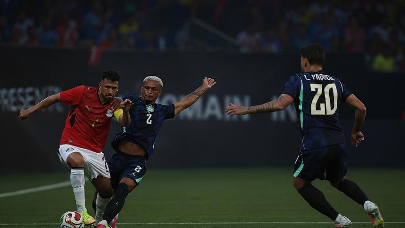 Momento em que Wesley sente lesão em amistoso entre Brasil e Egito. (Foto: Kirk Irwin / Getty Images via AFP)