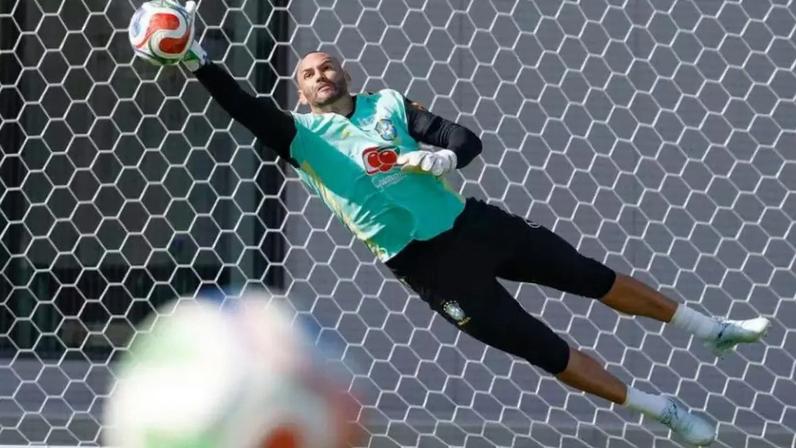 Weverton em treino da Seleção Brasileira