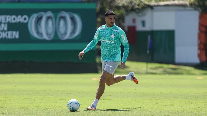 Murilo em treino do Palmeiras na Academia de Futebol — Foto: Cesar Greco / Palmeiras