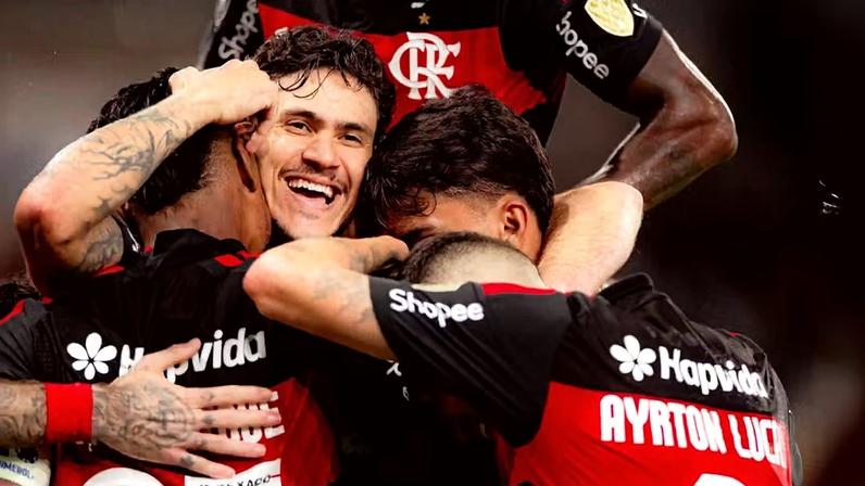 Pedro comemora o seu gol da vitória no Flamengo x Estudiantes — Foto: Adriano Fontes / Flamengo