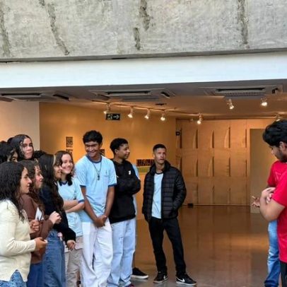 Alunos transformam aula em imersão artística na mostra Constelações