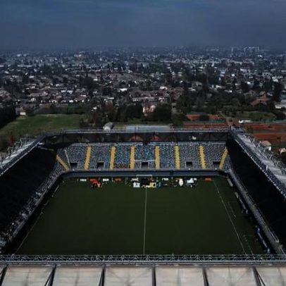 Estádio chileno recebe mais de 8 mil para troca de figurinhas da Copa do Mundo