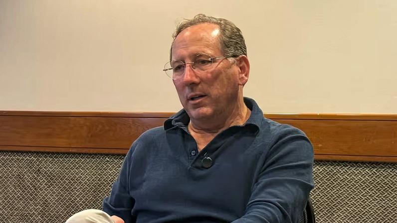 John Textor em entrevista coletiva em hotel no Rio de Janeiro — Foto: Bárbara Mendonça/ge